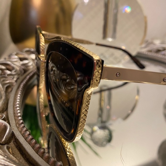 Bottega Veneta Sunglasses 😎 - Picture 10 of 10